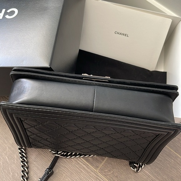 Chanel Le Boy handbag for sale, black with silver hardware. 100% authentic. - Picture 11 of 14